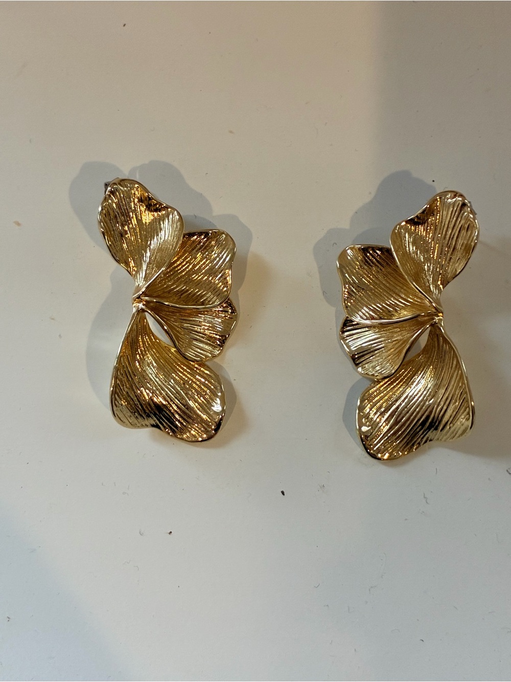 NEW: Gold Floral Petal Statement Earrings - Women Jewelry ๐๐ข๐ข๐ ๐๐ฆ ๐ก๐๐ช ๐๐ข๐ก๐๐๐ง๐๐ข๐ก - Picture 15 of 16